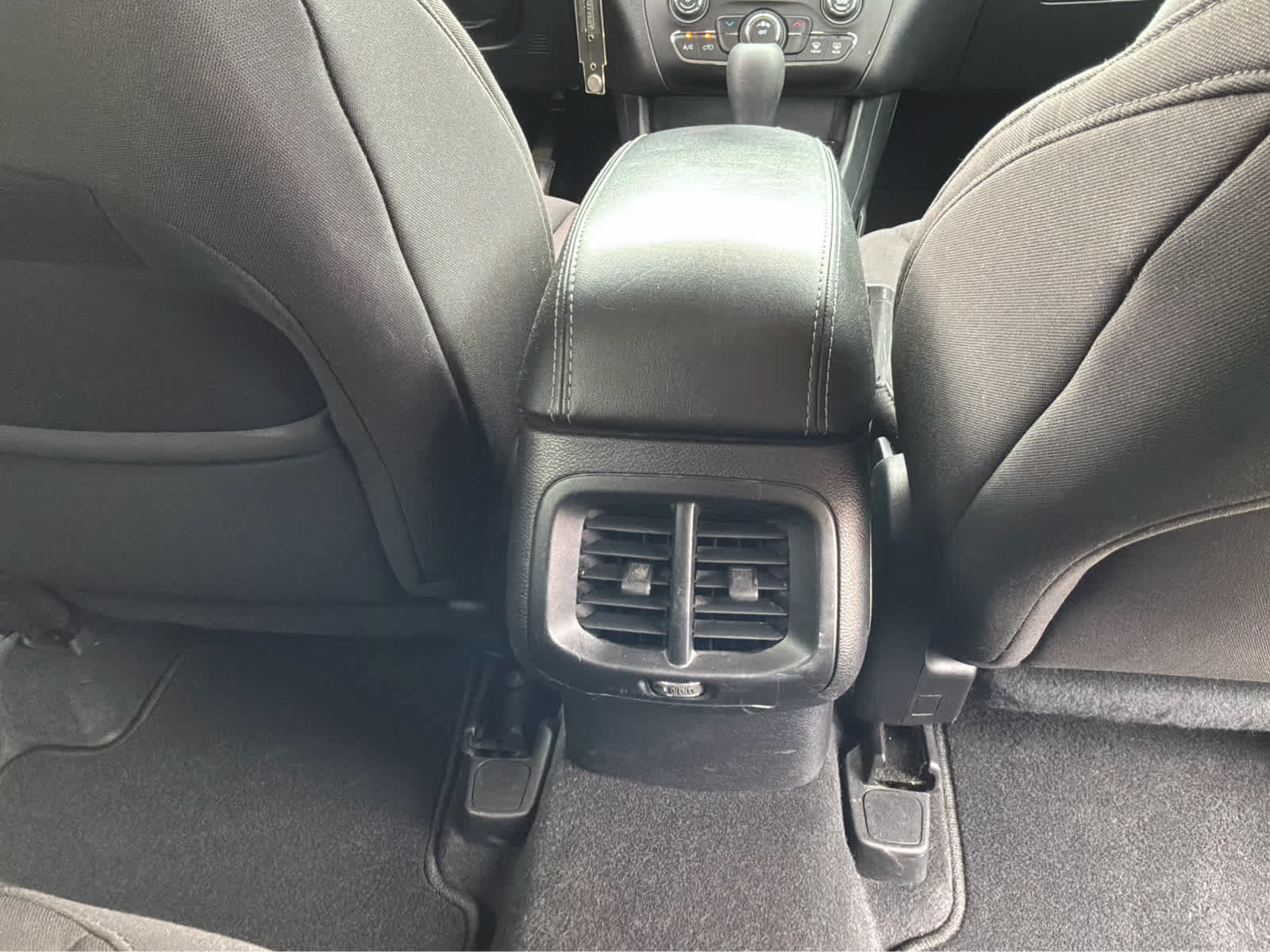 Used 2020 Jeep Cherokee Latitude FWD image 23
