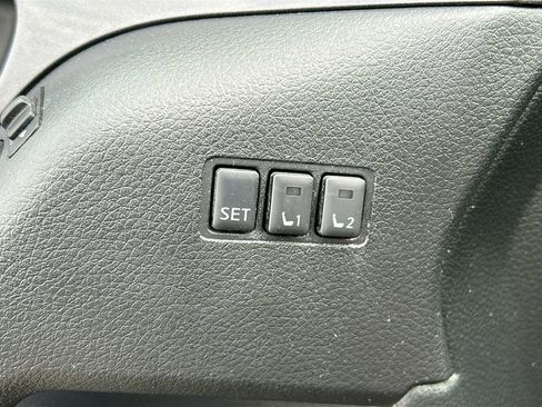 Used 2018 Nissan Rogue SV w/ Premium Package image 23