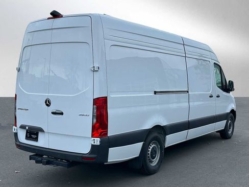 Used 2024 Mercedes-Benz Sprinter 2500 image 3