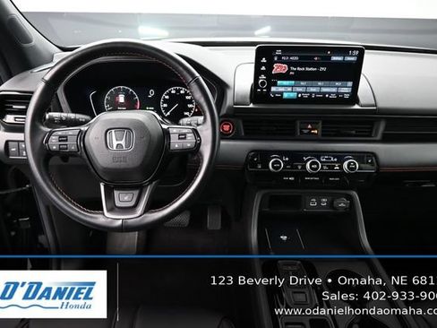 Used 2025 Honda Pilot TrailSport image 26