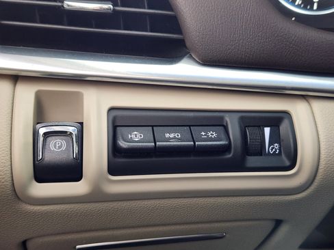 Used 2013 Cadillac XTS Premium image 27