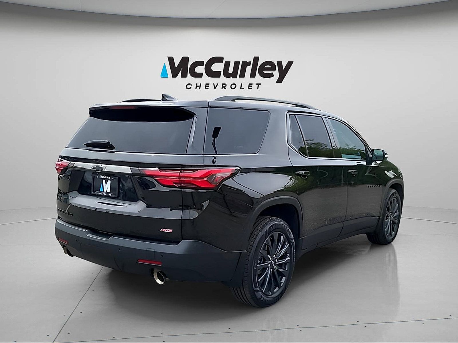 Used 2023 Chevrolet Traverse RS w/ LPO, Floor Liner Package AWD/4WD image 7