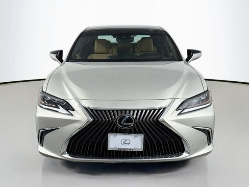 Used 2019 Lexus ES 350 Ultra Luxury w/ Accessory Package 2 FWD image 2