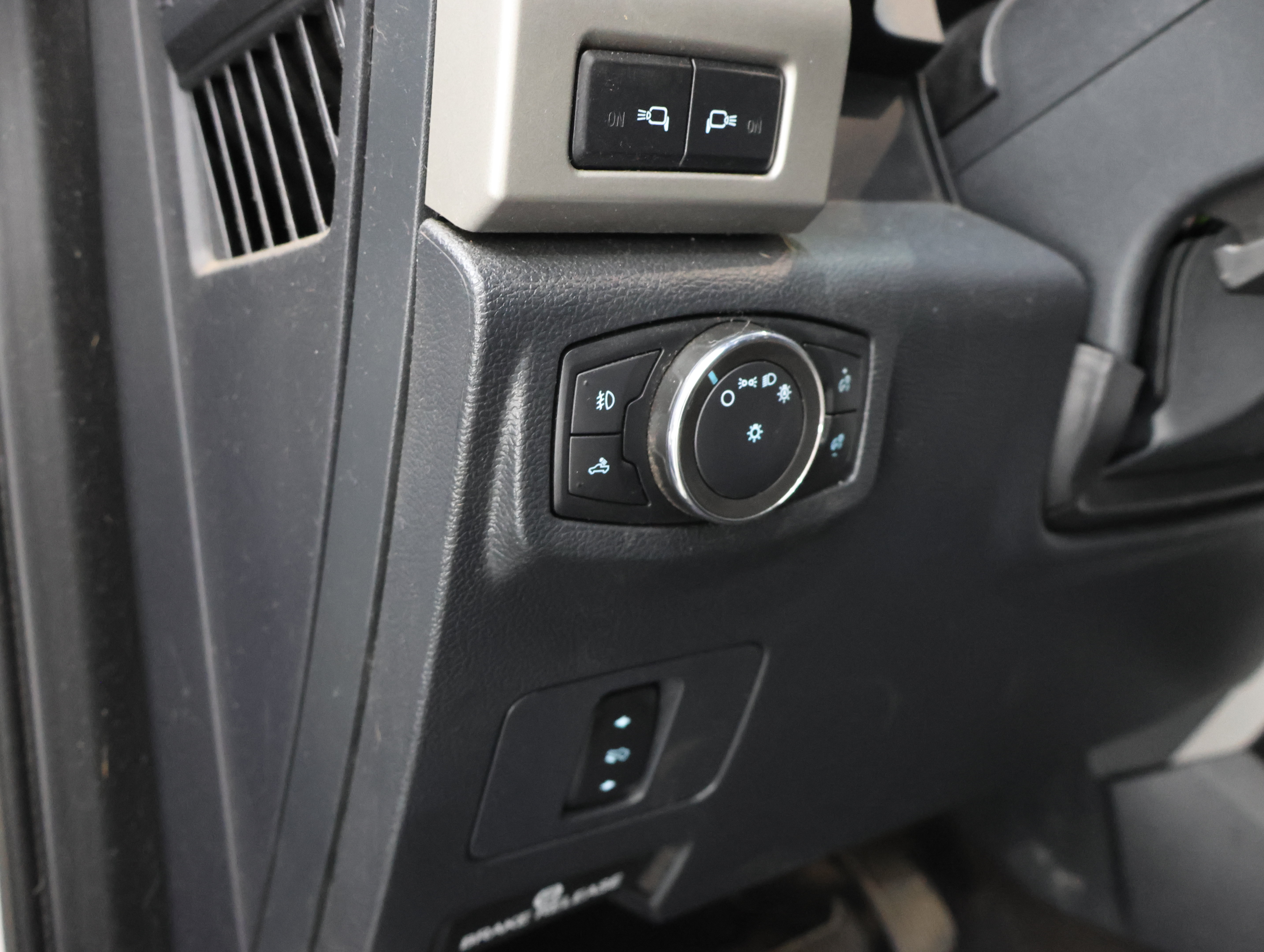 Used 2022 Ford F350 Lariat w/ Black Appearance Package AWD/4WD image 40