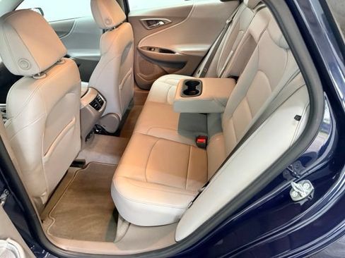 Used 2017 Chevrolet Malibu LT w/ Leather Package FWD image 33
