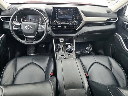 Used 2022 Toyota Highlander XLE image 29
