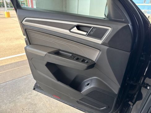 Used 2023 Volkswagen Atlas SE w/ Black Wheel Package FWD image 22