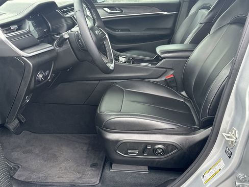 Used 2024 Jeep Grand Cherokee L Limited w/ Black Appearance Package image 9