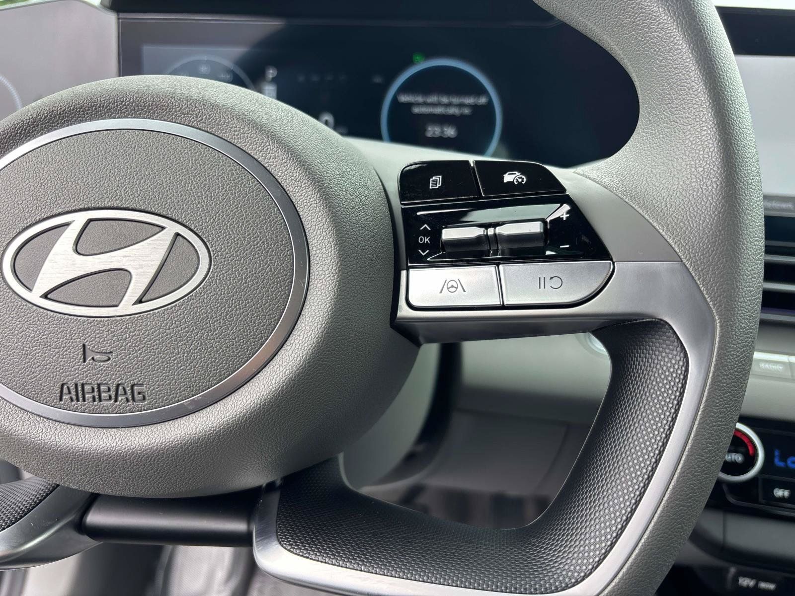 Certified 2024 Hyundai Elantra Blue FWD image 18