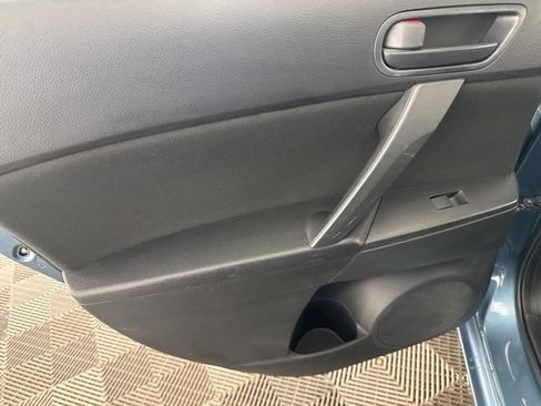 Used 2011 MAZDA MAZDA3 i Sport image 21