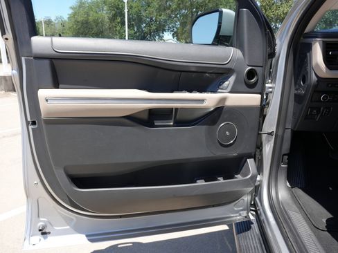 Used 2024 Ford Expedition Max Limited RWD image 17