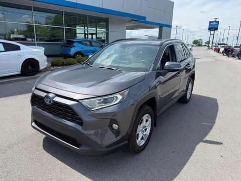 Used 2020 Toyota RAV4 XLE w/ Convenience Package AWD/4WD image 2
