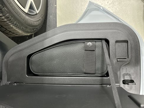 Used 2024 Rivian R1T Adventure image 32