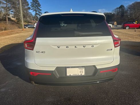 Certified 2025 Volvo XC40 B5 Plus w/ Protection Package Premier image 5