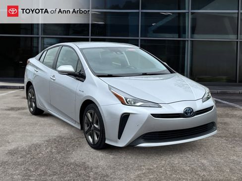 Used 2019 Toyota Prius XLE FWD image 1