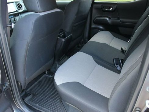 Used 2022 Toyota Tacoma TRD Sport AWD/4WD image 10