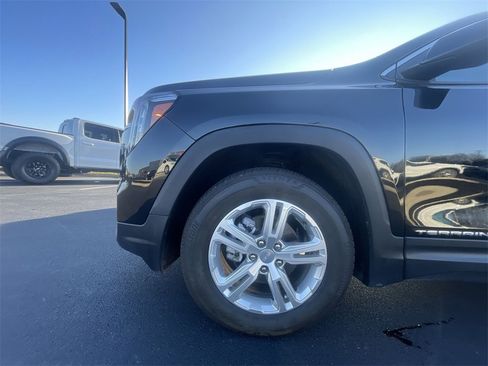 Used 2024 GMC Terrain SLE image 10