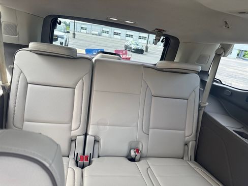Used 2021 GMC Yukon Denali w/ Denali Premium Package AWD/4WD image 17