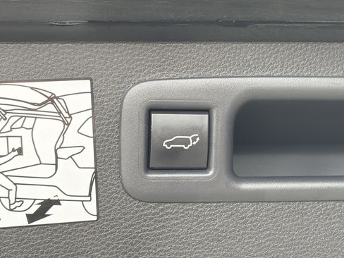 Used 2023 Toyota Highlander Platinum image 16