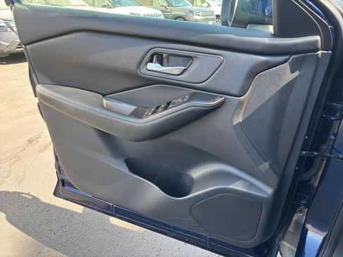 Used 2025 Nissan Rogue SV FWD image 18