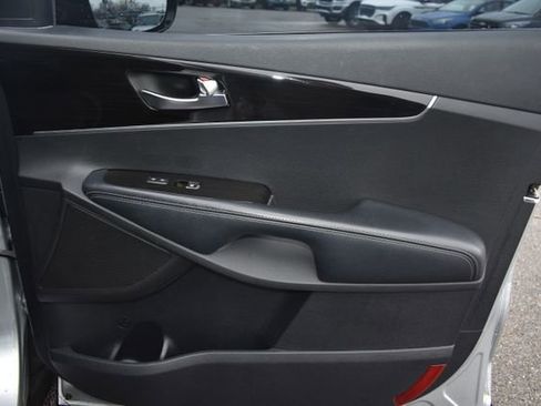 Used 2019 Kia Sorento LX image 41