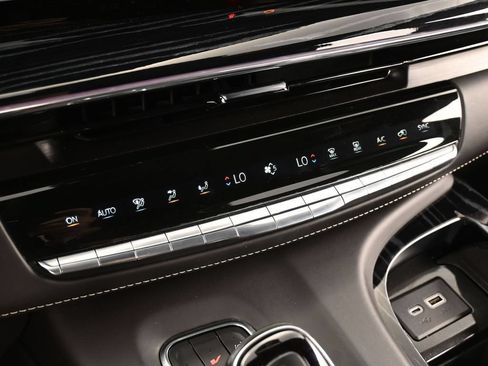 Used 2023 Cadillac Escalade V AWD/4WD image 36