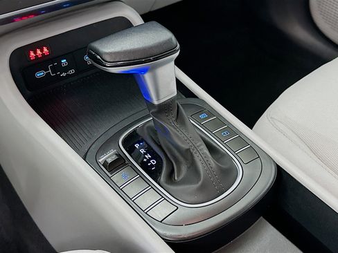 Used 2025 Hyundai Kona SEL image 25