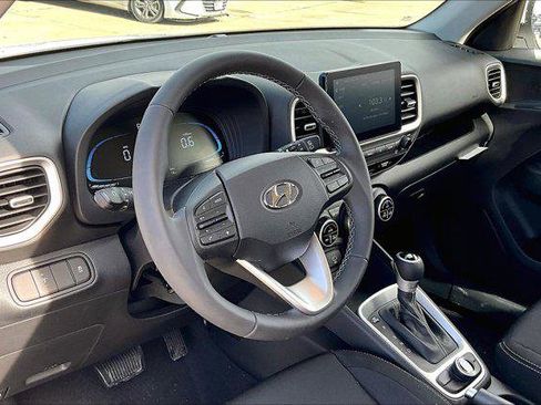 New 2025 Hyundai Venue SEL image 6