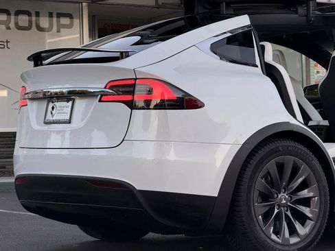 Used 2018 Tesla Model X 100D AWD/4WD image 9