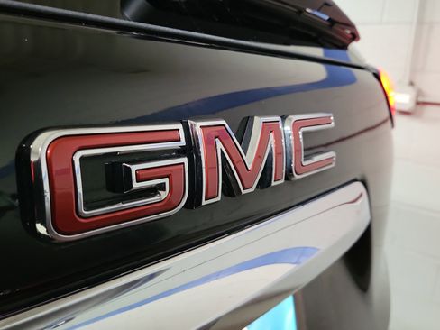 Used 2024 GMC Terrain SLE image 7