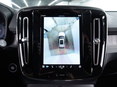 Certified 2025 Volvo XC40 B5 Core w/ Climate Package AWD/4WD image 18