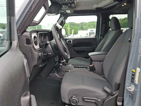 New 2026 Jeep Gladiator Sport AWD/4WD image 9