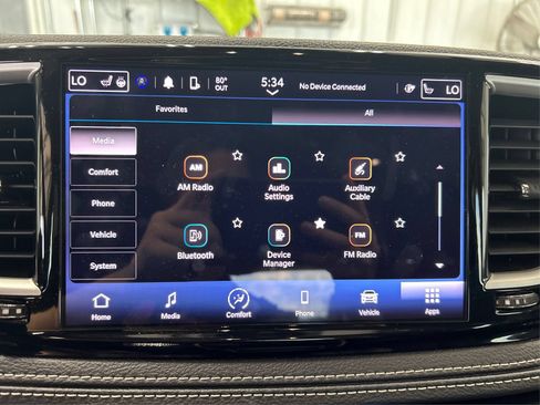 Used 2024 Chrysler Pacifica Touring-L AWD/4WD image 36