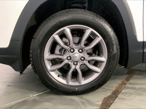 Used 2024 GMC Terrain SLT AWD/4WD image 9