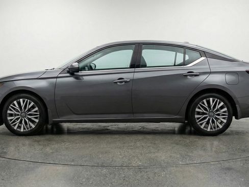 Used 2025 Nissan Altima 2.5 SV image 5