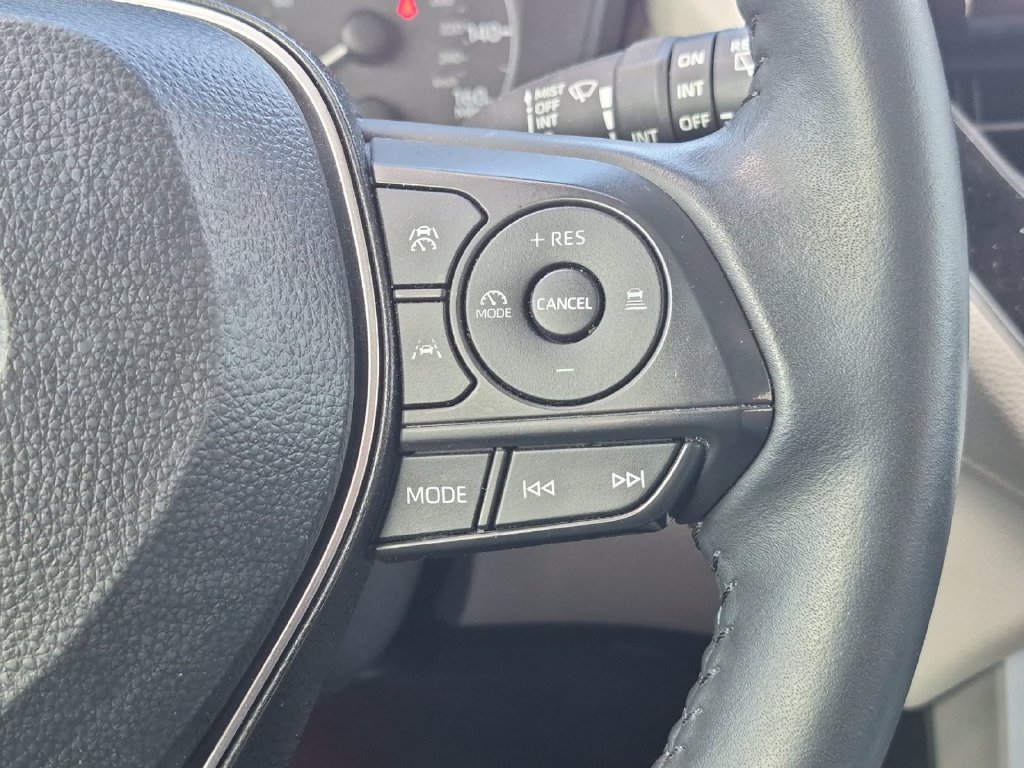 Certified 2025 Toyota Corolla Cross LE FWD image 25