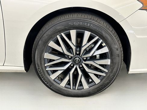 Used 2025 Nissan Altima 2.5 SV FWD image 34