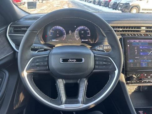 Used 2024 Jeep Grand Cherokee L Limited w/ Luxury Tech Group II image 19