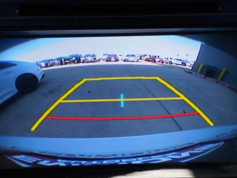 Used 2016 Toyota Avalon Limited image 19