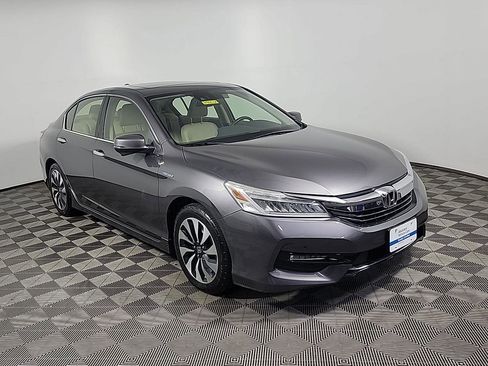 Used 2017 Honda Accord Touring image 1