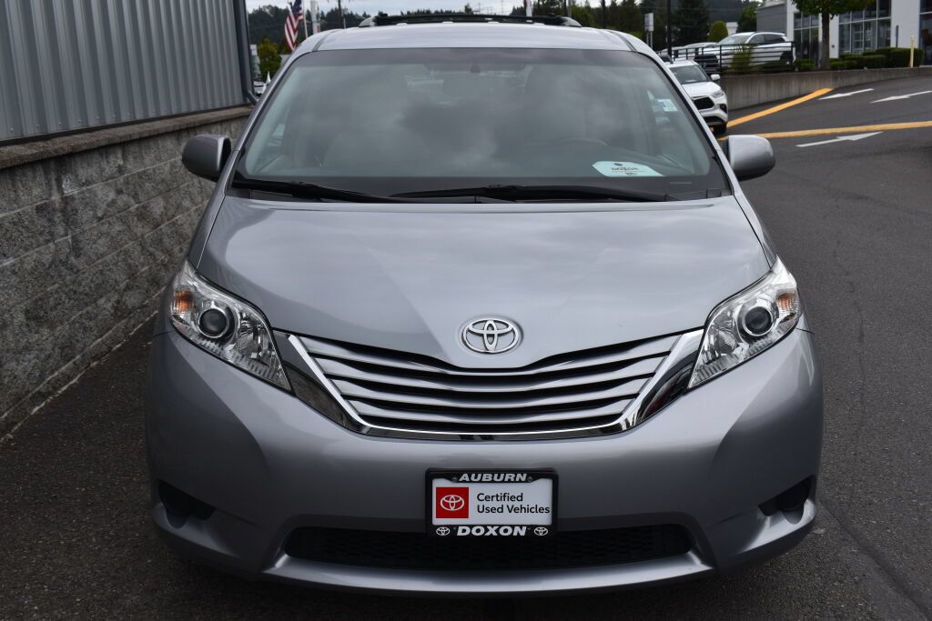 Certified 2016 Toyota Sienna LE FWD image 2