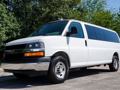 Used 2017 Chevrolet Express 3500 LT w/ LT Preferred Equipment Group RWD image 5