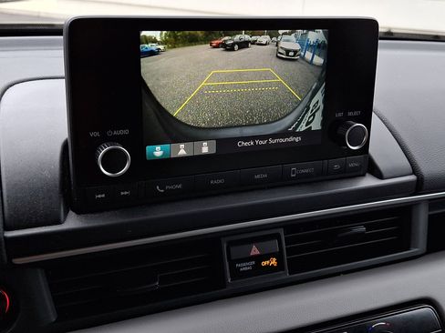 Used 2023 Honda Pilot LX image 12