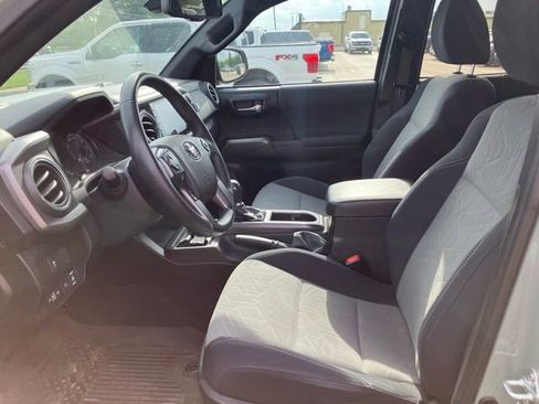 Used 2022 Toyota Tacoma TRD Off-Road w/ Black Out Package (TMS) AWD/4WD image 15