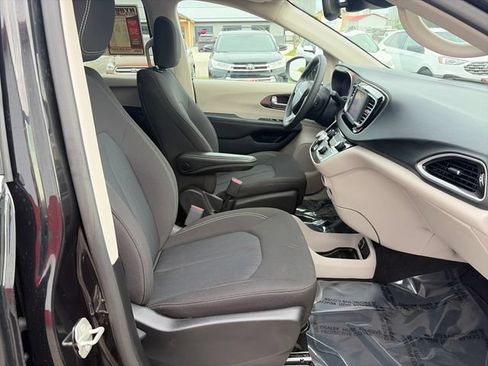 Used 2023 Chrysler Voyager LX FWD image 23