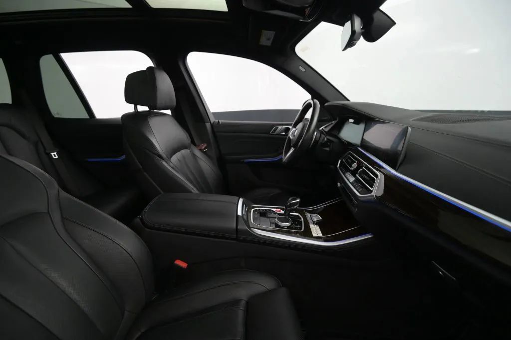 Used 2021 BMW X5 M50i AWD/4WD image 52