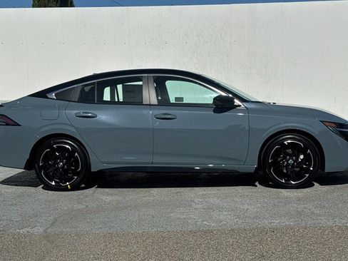 New 2026 Nissan Sentra SR w/ SR Premium Package FWD image 3