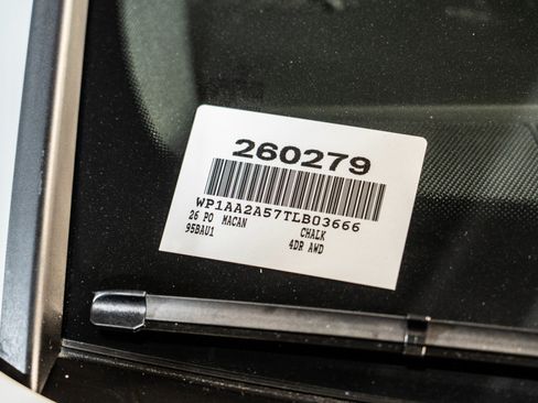 Certified 2026 Porsche Macan AWD/4WD image 28