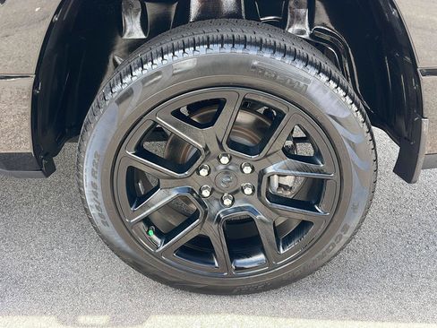 Used 2023 RAM 1500 Laramie AWD/4WD image 12