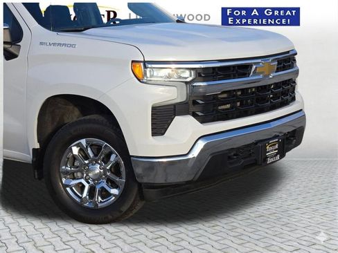 Used 2022 Chevrolet Silverado 1500 LT AWD/4WD image 2
